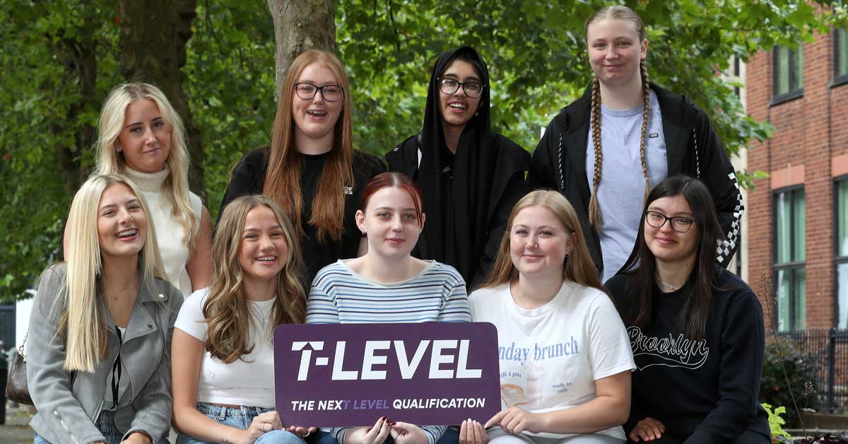 Dudley College of Technology Celebrates Outstanding T Level and Vocational Qualifications Pass Rate, as Hundreds of Learners Celebrate their Success